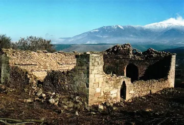 Село се моли за възкресяване на опожарената си църква