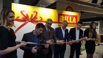 Стотици на опашка пред 110-та БИЛЛА