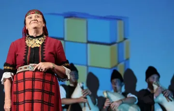 Валя Балканска пее в Петрич за Коледа