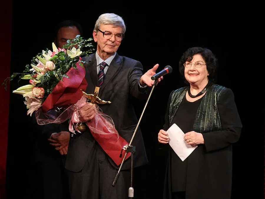 Мариус Донкин събира звезди в Народния