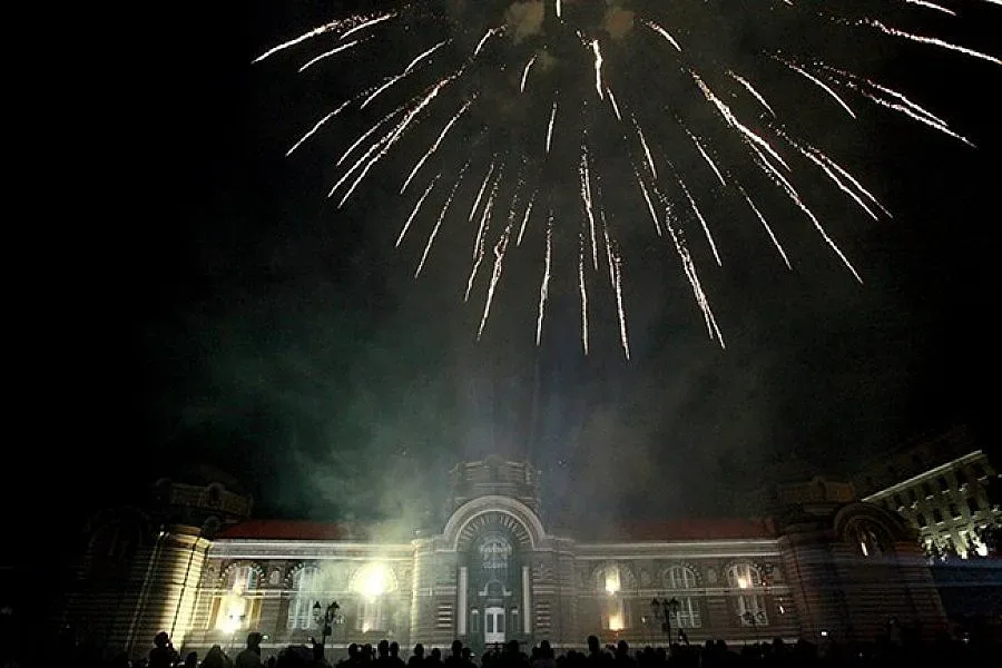 Експлозия на пазар за фойерверки, има десетки загинали