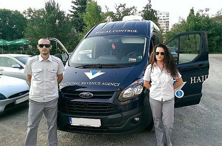 Данъчните стягат контрола на бадеми, кашу и маслини