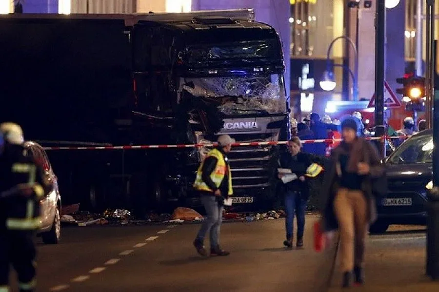 Полицията щурмува бежански център след нападението в Берлин