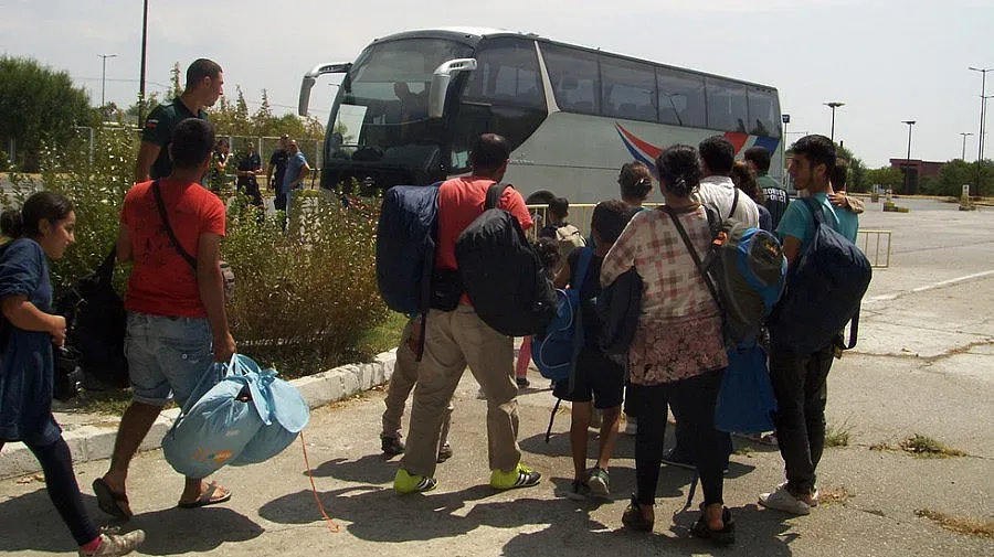 Хванаха шофьор, превозвал 29 нелегални мигранти