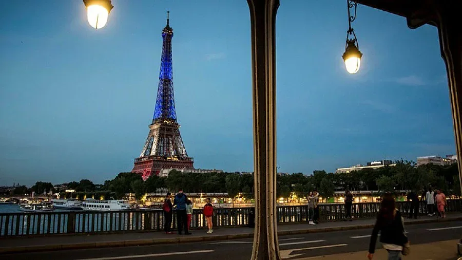 Айфеловата кула отвори врати