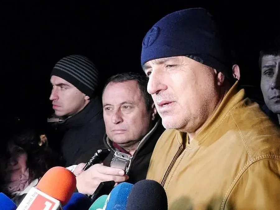 Борисов остава в Хитрино, инспектира цистерната, изпускаща газ