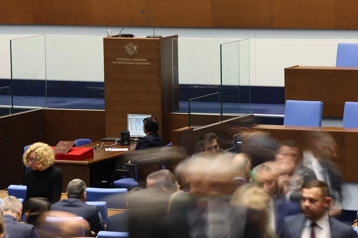 Нов сблъсък в парламента. Първи стъпки към смяна на регулаторите