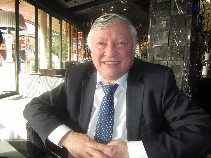 Анатолий Карпов: Където има шах, няма наркотици