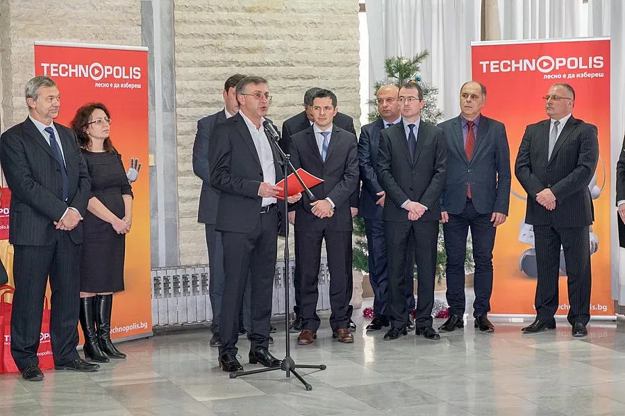 106 деца на загинали полицаи с подаръци от "Технополис"