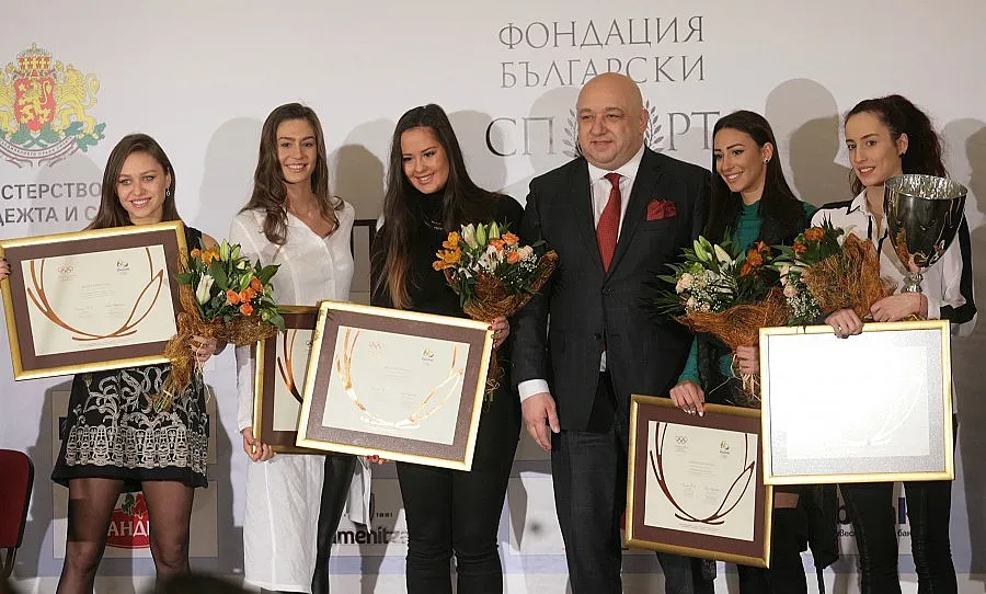 Мирела и грациите взеха "Икарите"