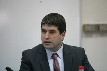 Проверяват 5000 фирми със скъпи автомобили