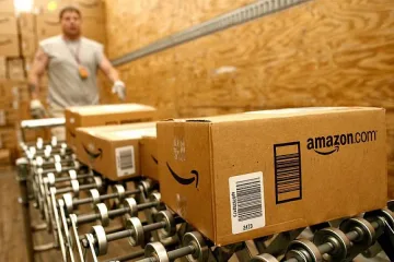 Amazon направи първата си доставка с дрон (ВИДЕО)