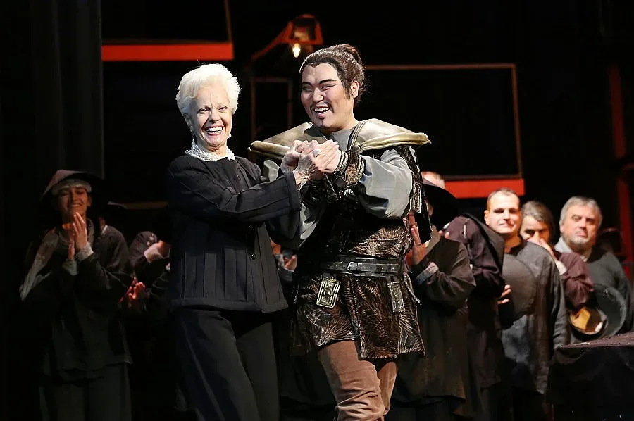 900 аплодираха Райна Кабаиванска