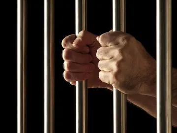 Затворник избяга като на кино докато хвърля боклука