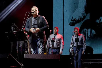 „Любе" си направиха селфи с 12 000 българи