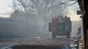 Кранове от Румъния ще вдигат цистерните от Хитрино