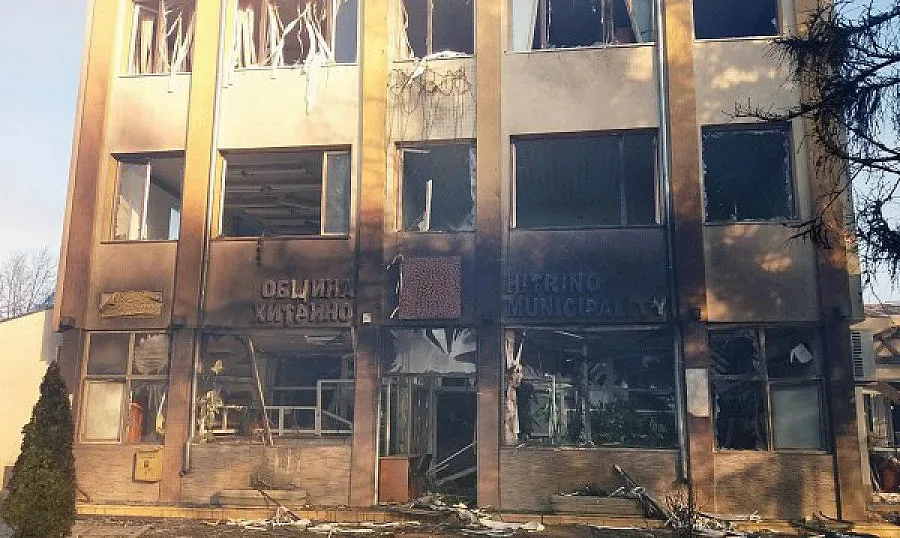 Спряха тока в Хитрино, за да местят цистерните