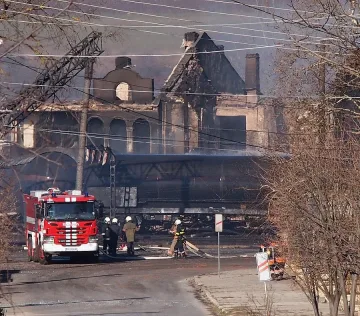 Хора факли след взрив на цистерни ОБЗОР