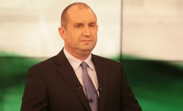 Радев: Не можем да оставим хората във фургони през зимата