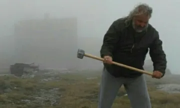 Миленко със забрана да влиза в страната