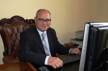 Интернет замести  учителите и родителите