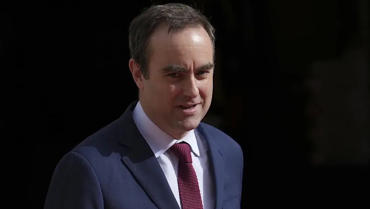 Първи решителен ход от новия френски премиер