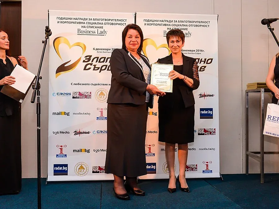 Везиева връчи приз на "Девня Цимент"