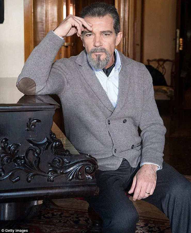 Антонио Бандерас във филм за Андреа Бочели