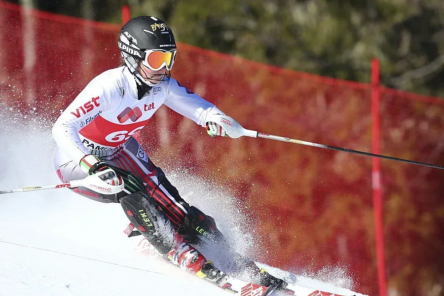 Вера Асенова четвърта на GS в Италия