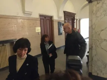 Трифонов даде на Цацаров папка с нарушения за референдума