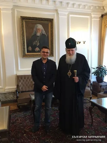 Кампания стимулира раждаемостта с най-голямото кръщене у нас