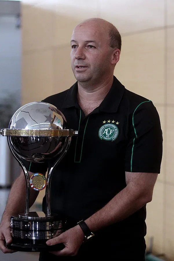 Компенсират "Чапекоензе" с купа за трагедията