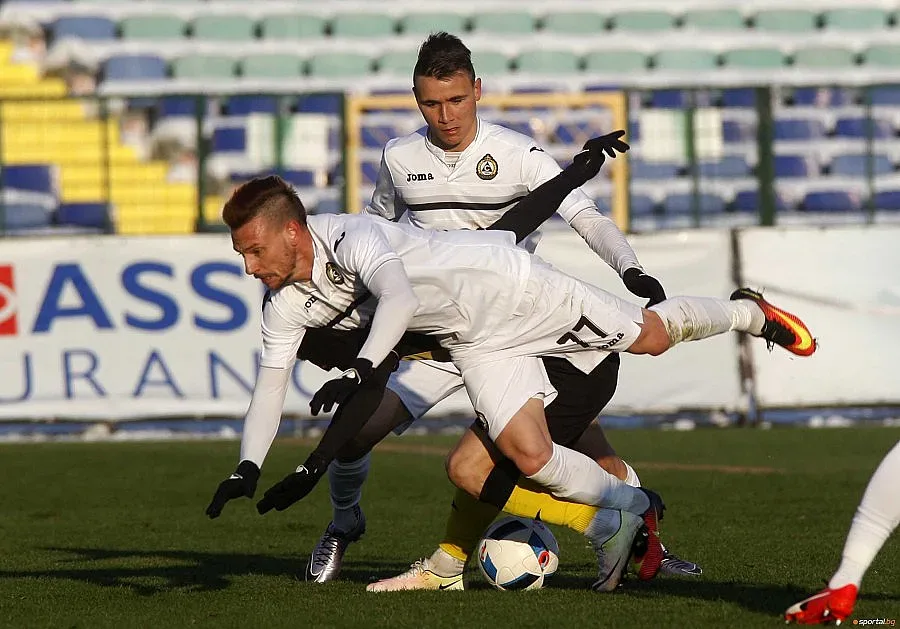 "Славия" би "Ботев" без защитници