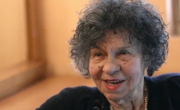 Оперираха Стоянка Мутафова