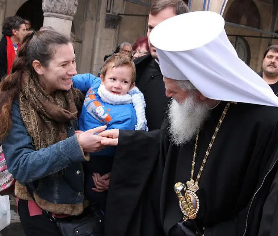 Пловдивчани се поклониха пред мощите на Св. Климент Охридски 