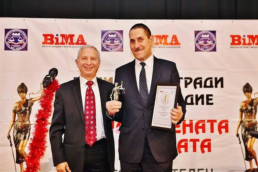 Топюристи събраха пари за болни деца