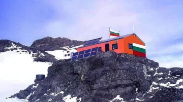 Лед остави българи на Антарктида на боб и леща 