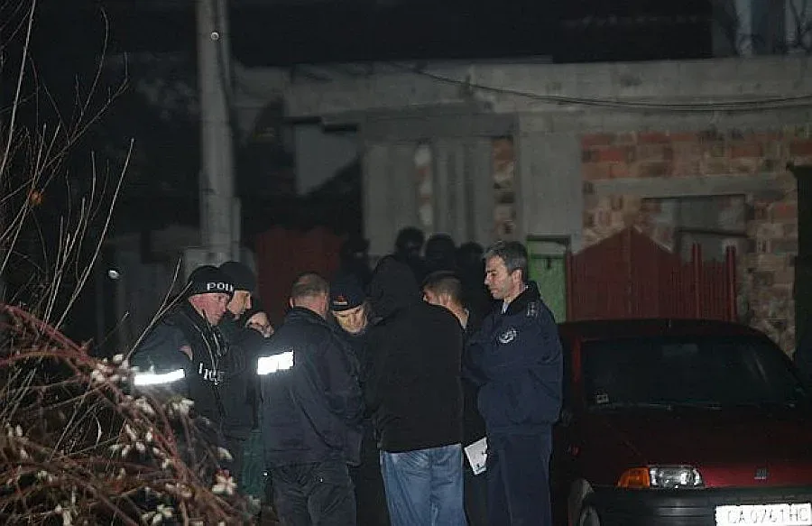 Мъж с пушка се барикадира в "Горна баня"