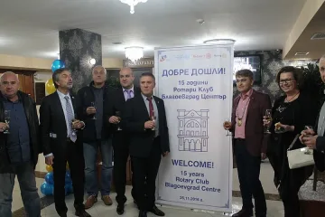 Ротарианци правят дарение на болница