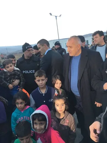 Чистят Харманли от опасни мигранти (ОБЗОР)