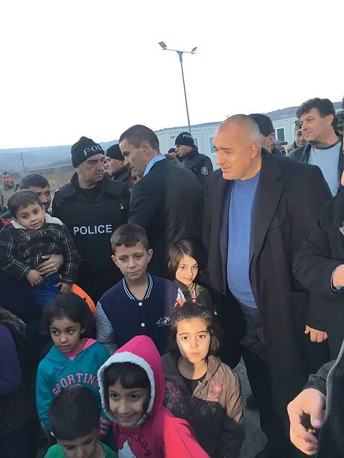 Чистят Харманли от опасни мигранти (ОБЗОР)