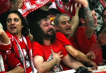 "ЦСКА-София" наказа верните си фенове