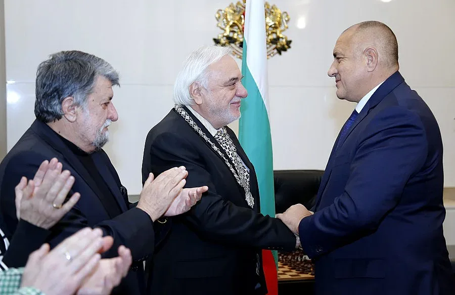 Акад. Карталов с награда „Св. Паисий Хилендарски"