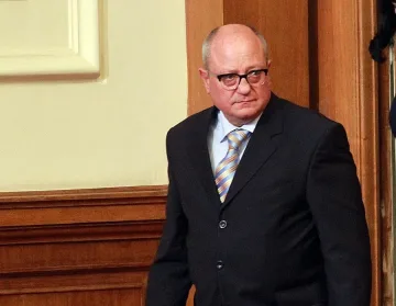 Разпитаха Калфин и Танев за ваксините