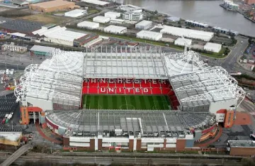 Фенове спят в тоалетна, за да гледат "Ман Юнайтед"