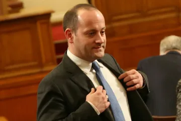 Радан чака сам в стая среща с президента