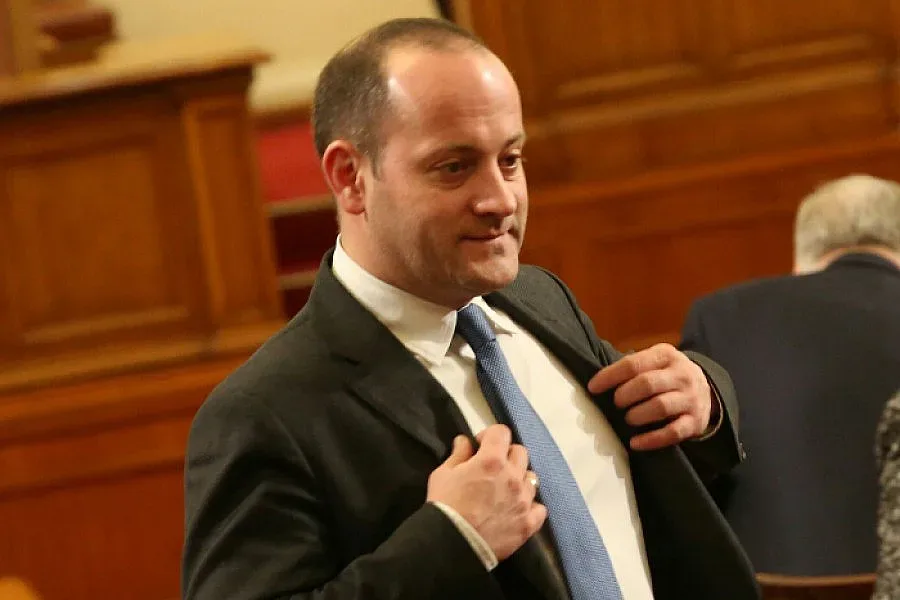 Радан чака сам в стая среща с президента