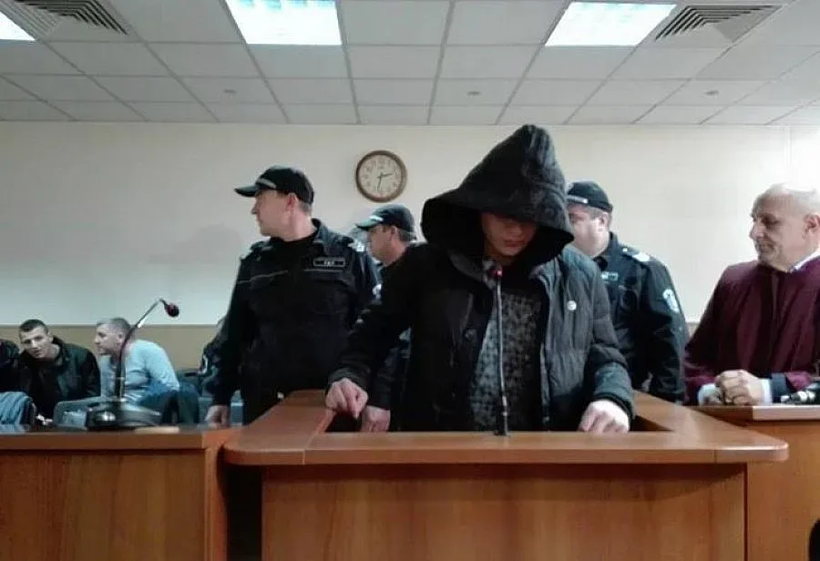 Богаташки син-убиец с 12 акта на пътя