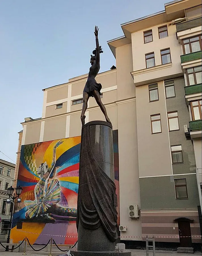Москва издигна паметник на Плисецкая