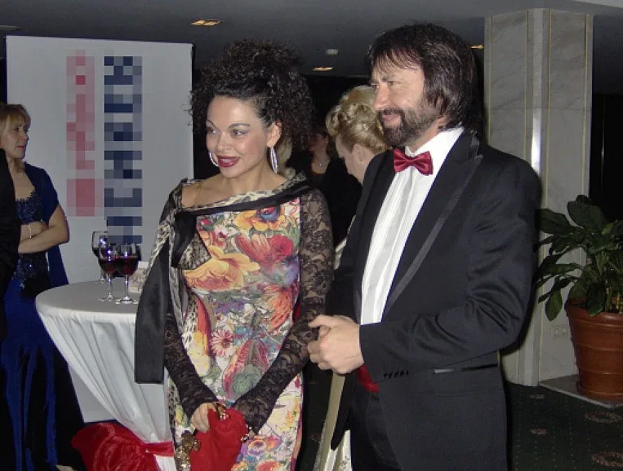 Запалиха 7 коли на семейство Баневи